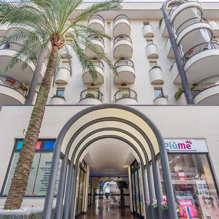 Suite Des Etrangers -Appartamento In Centro-City Center Apartment-Parcheggio Privato- Private Parking