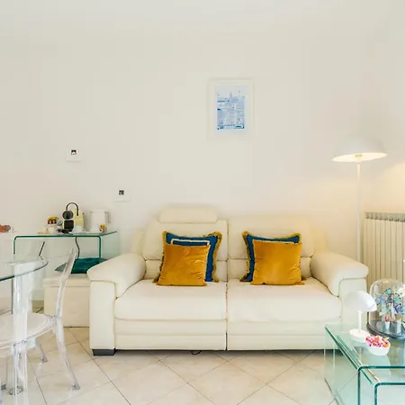 Апартаменты Des Etrangers