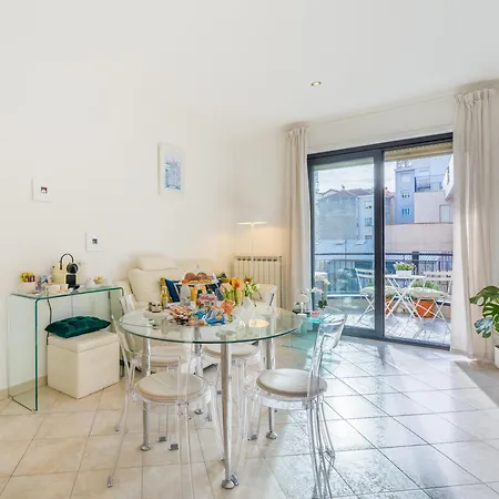 Suite Des Etrangers -Appartamento In Centro-City Center Apartment-Parcheggio Privato- Private Parking Διαμέρισμα *