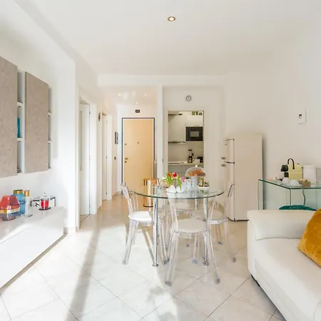 Διαμέρισμα Suite Des Etrangers -Appartamento In Centro-City Center Apartment-Parcheggio Privato- Private Parking Σαν Ρέμο