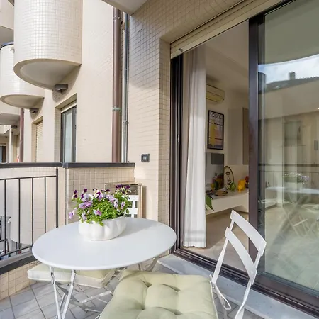 Suite Des Etrangers -Appartamento In Centro-City Center Apartment-Parcheggio Privato- Private Parking Διαμέρισμα *