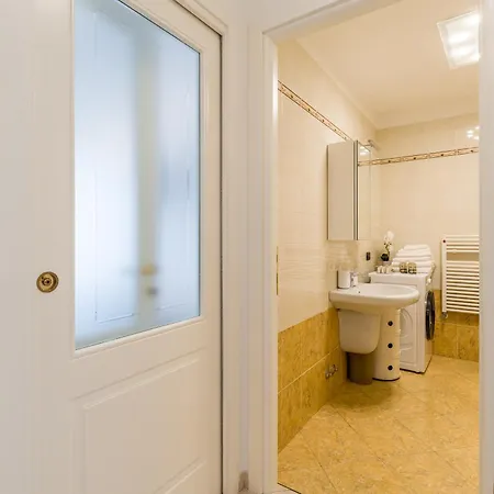 Suite Des Etrangers -Appartamento In Centro-City Center Apartment-Parcheggio Privato- Private Parking Σαν Ρέμο