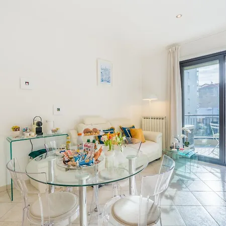 Suite Des Etrangers -Appartamento In Centro-City Center Apartment-Parcheggio Privato- Private Parking Διαμέρισμα Σαν Ρέμο