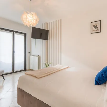 Suite Des Etrangers -Appartamento In Centro-City Center Apartment-Parcheggio Privato- Private Parking