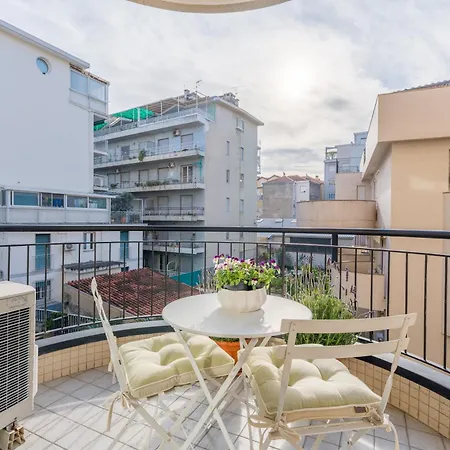 Suite Des Etrangers -Appartamento In Centro-City Center Apartment-Parcheggio Privato- Private Parking