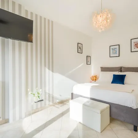 Suite Des Etrangers -Appartamento In Centro-City Center Apartment-Parcheggio Privato- Private Parking * Σαν Ρέμο
