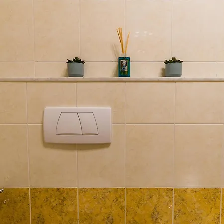 Apartment Des Etrangers -parcheggio Privato- Private Parking *