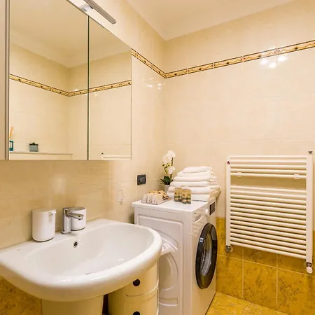 Διαμέρισμα Suite Des Etrangers -Appartamento In Centro-City Center Apartment-Parcheggio Privato- Private Parking Σαν Ρέμο
