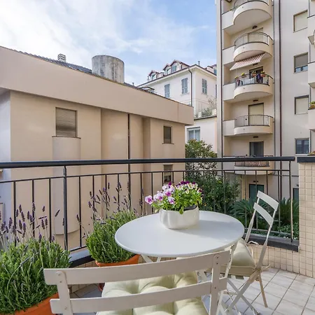 Suite Des Etrangers -Appartamento In Centro-City Center Apartment-Parcheggio Privato- Private Parking * Σαν Ρέμο