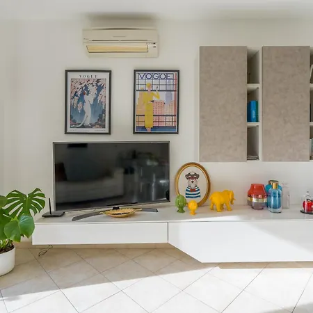Suite Des Etrangers -Appartamento In Centro-City Center Apartment-Parcheggio Privato- Private Parking Διαμέρισμα