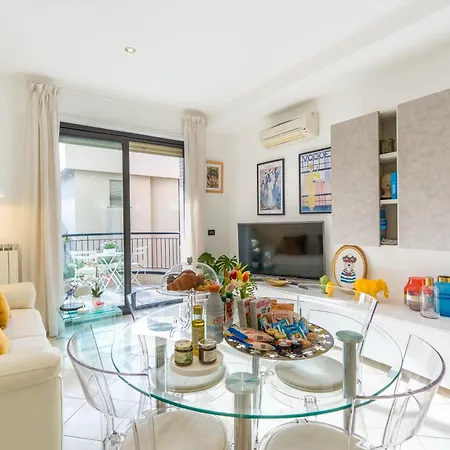 Suite Des Etrangers -Appartamento In Centro-City Center Apartment-Parcheggio Privato- Private Parking Διαμέρισμα *