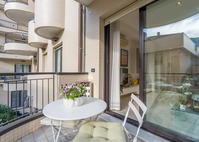 Des Etrangers Apartment *