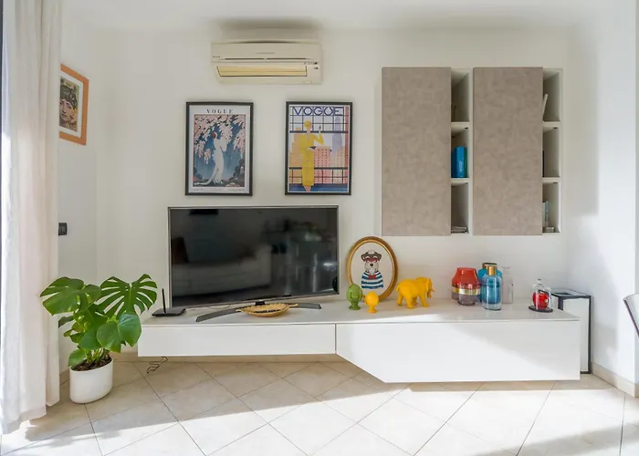 Des Etrangers Apartment